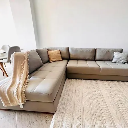 Beachside Apt With 2 Bedrooms * Golem (Tirana)