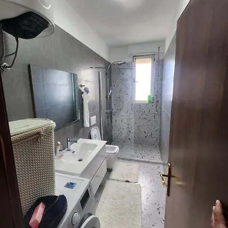Beachside Apt With 2 Bedrooms Apartment