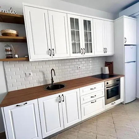 Apartment Beachside Apt With 2 Bedrooms