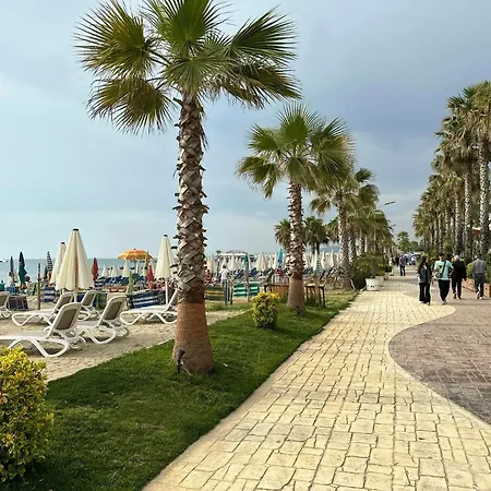 Beachside Apt With 2 Bedrooms * Golem (Tirana)